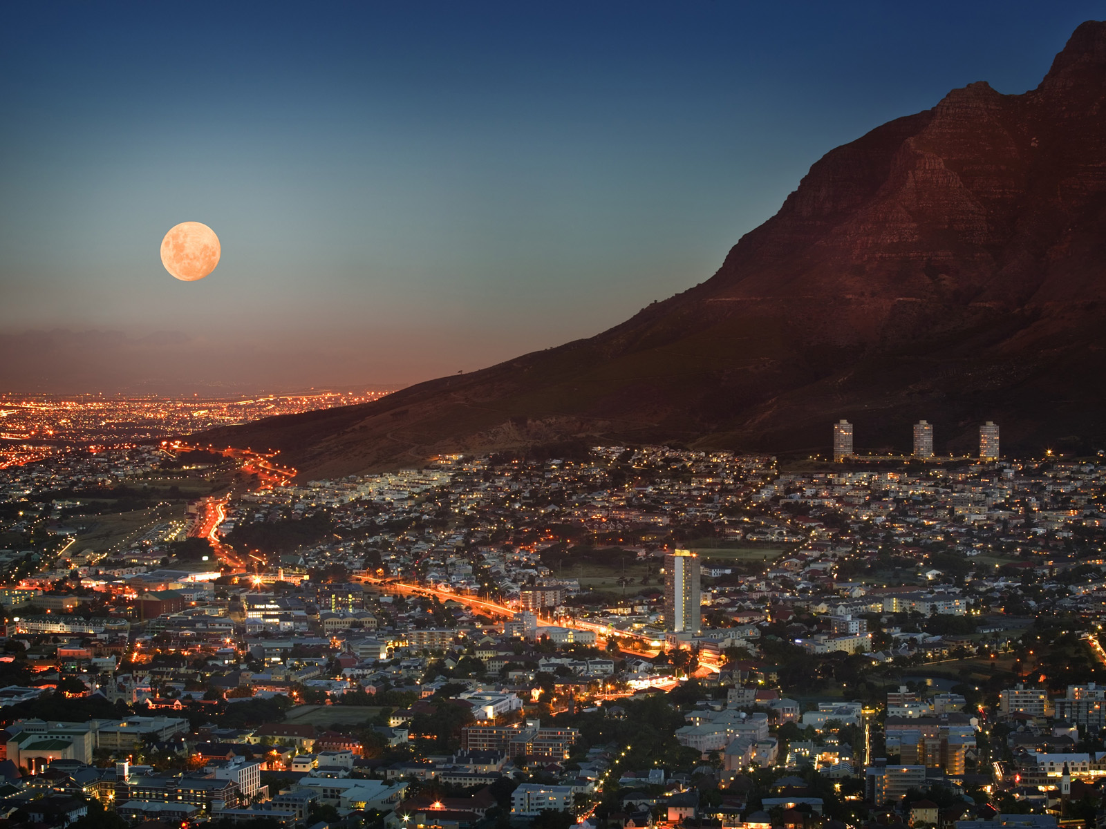 Full_Moon_Over_Cape