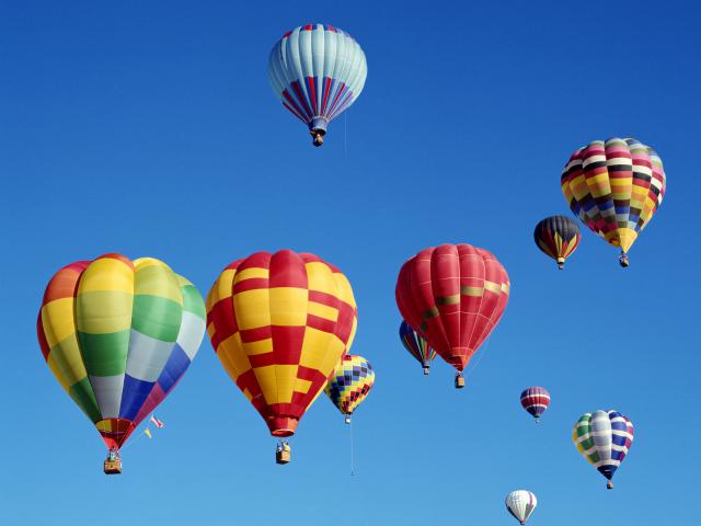 Ballooning_Over_Albu
