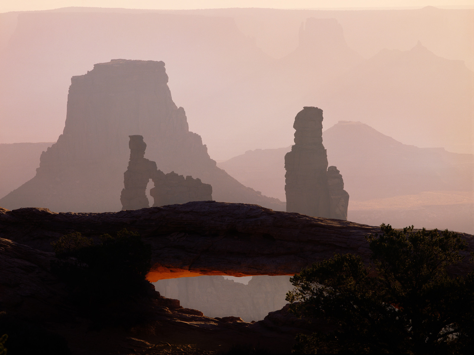 Mesa_Arch_and