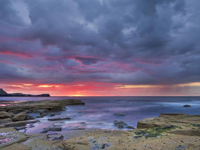 Saltwick_Bay_at