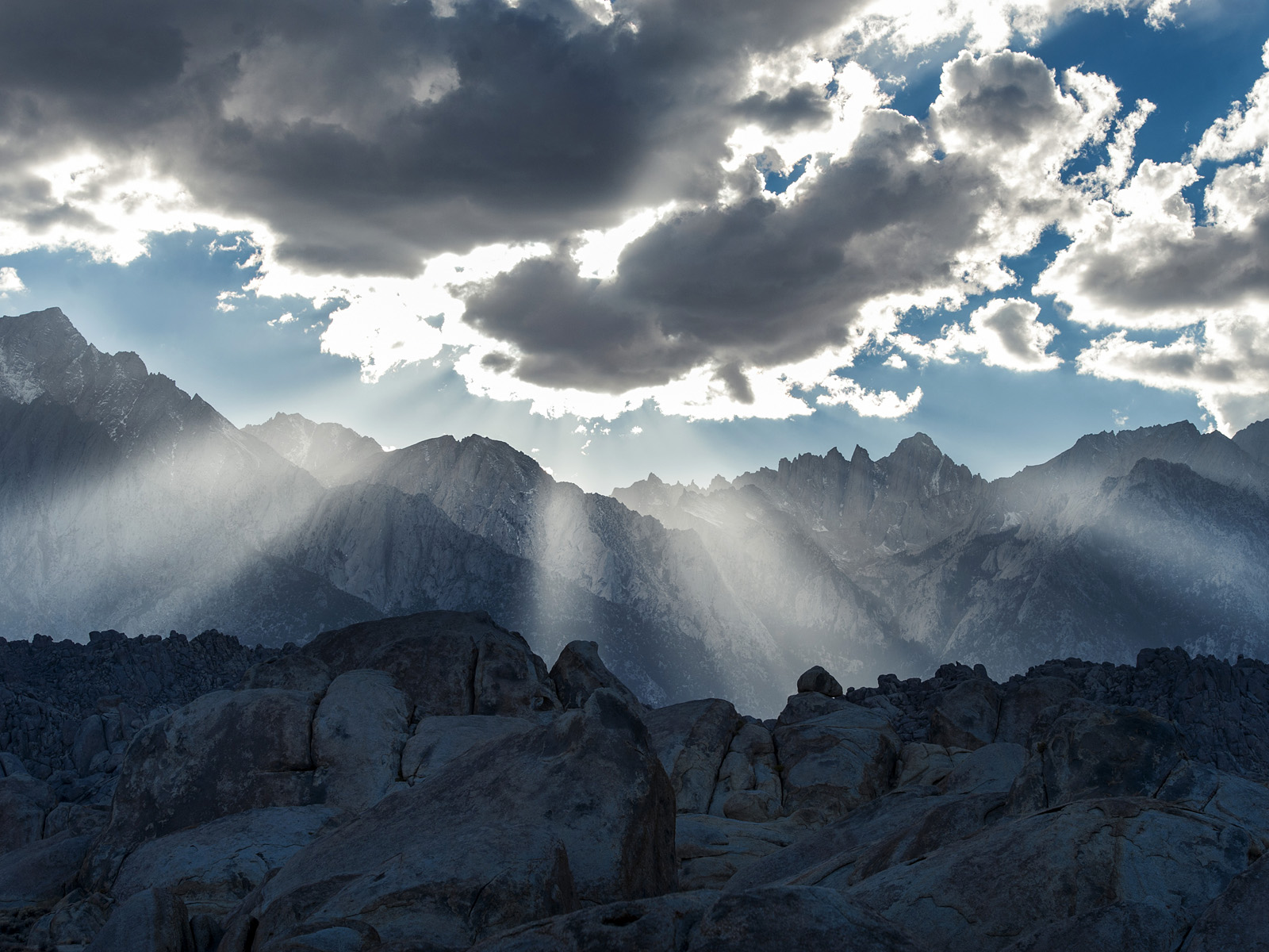 Sun_Rays_Over