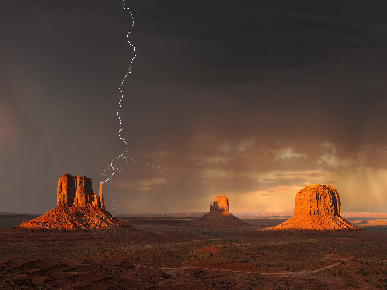Thunderstorm_Over_Mo