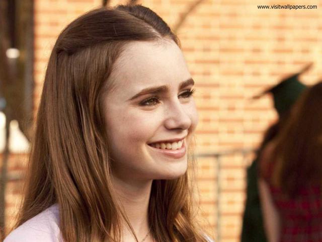 Lily_Collins_14