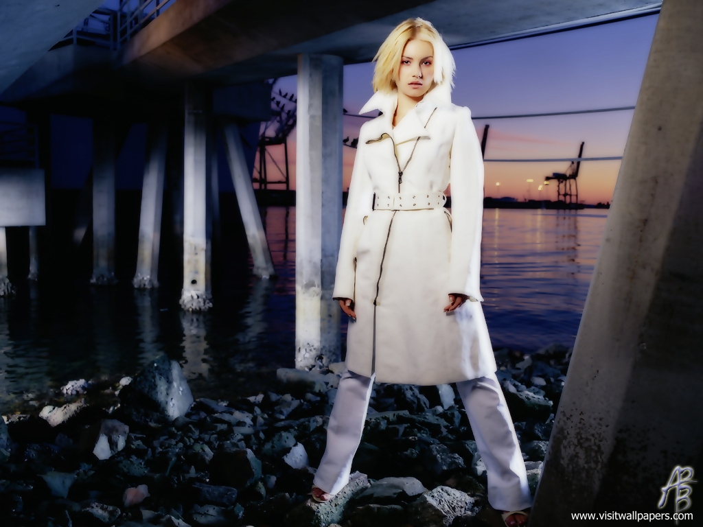 Elisha_Cuthbert_17