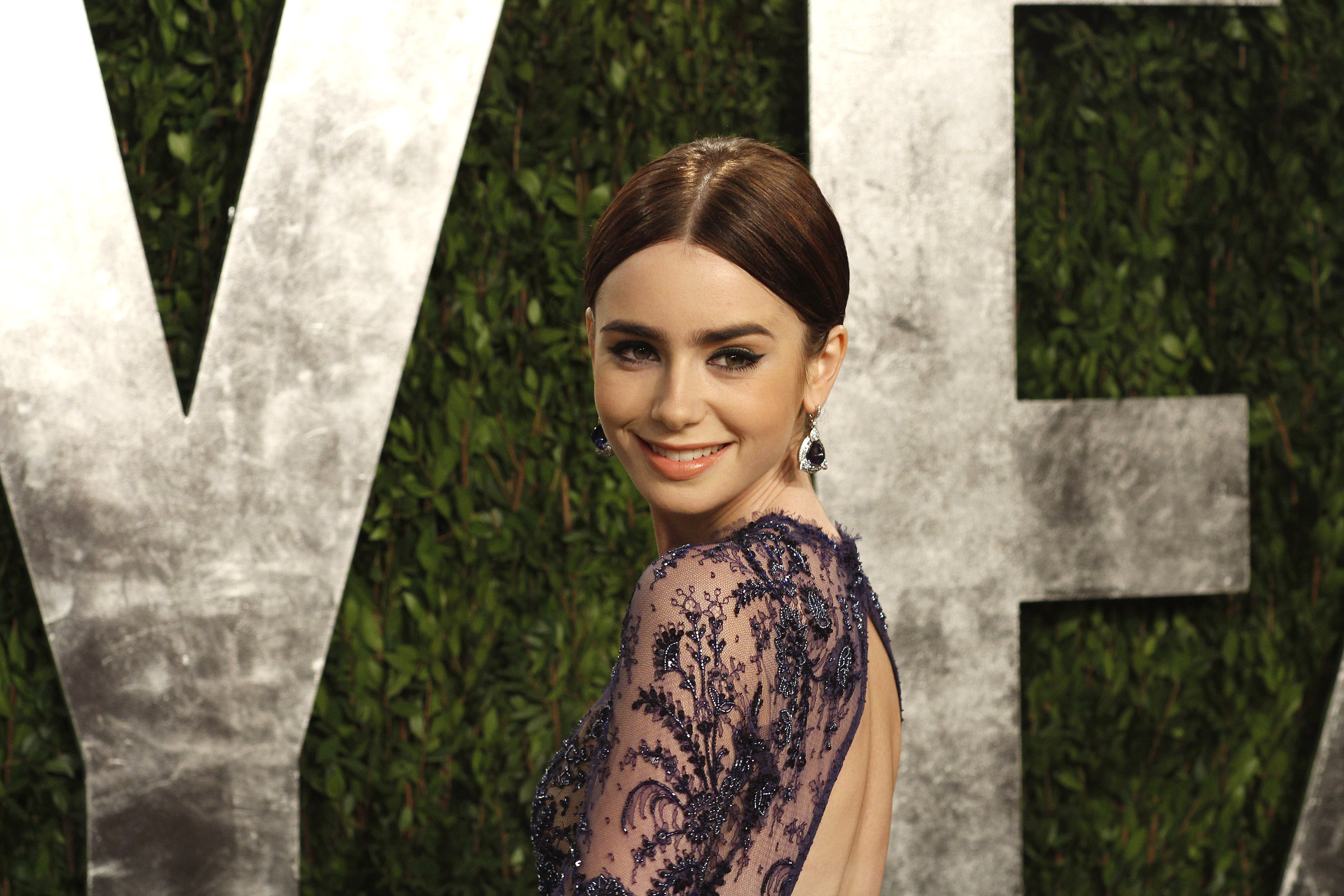 Lily_Collins_25