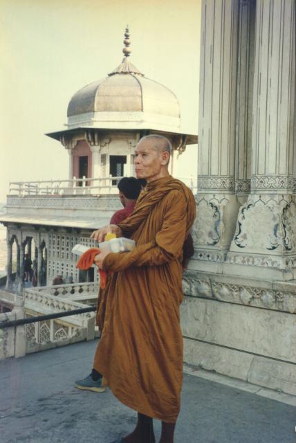 luangpoput_india_001