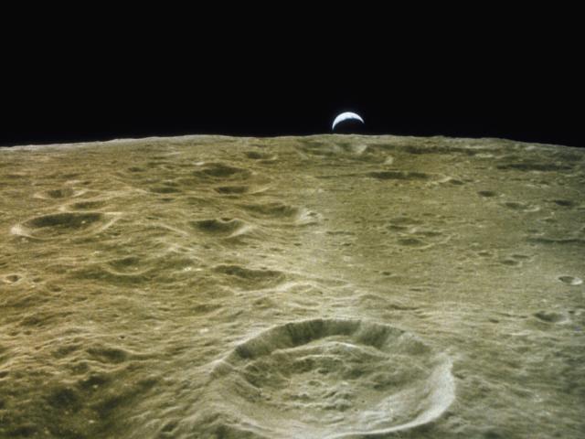 Earthrise_On_the_Moon