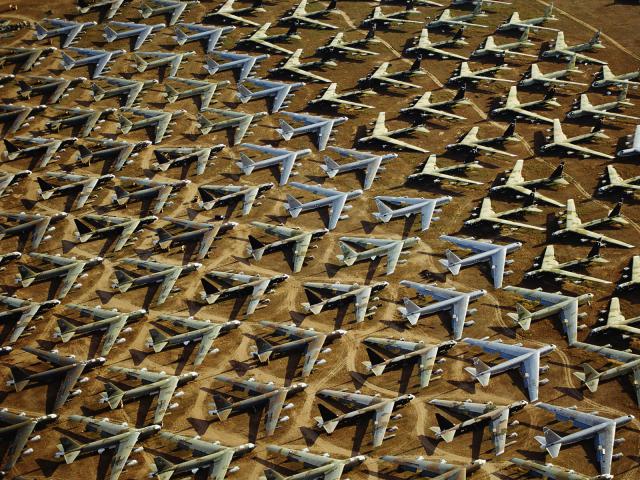 Rows_of_B-52s_Davis-Monthan_Air_Force_Base_Arizona