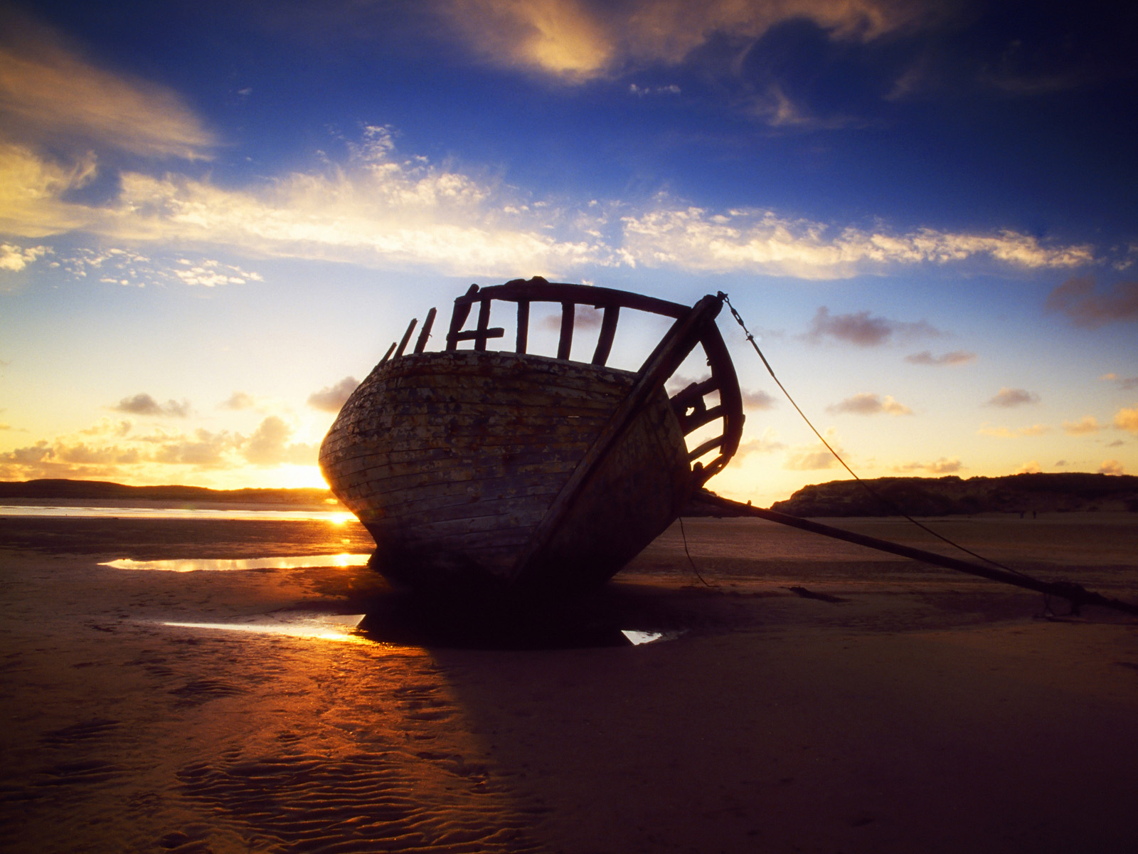 Shipwreck_At_Sunset