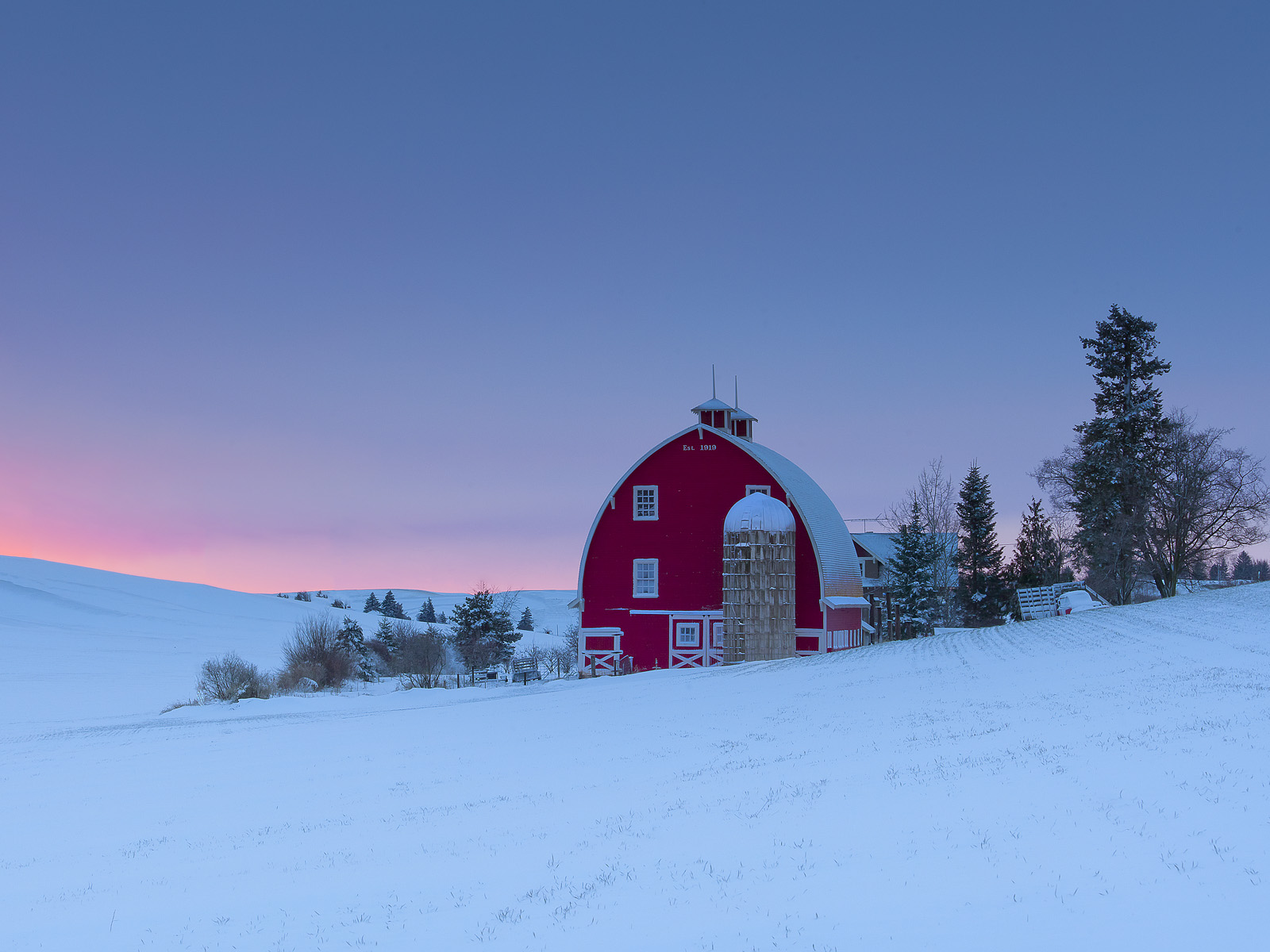 Red_Barn_in_Winter